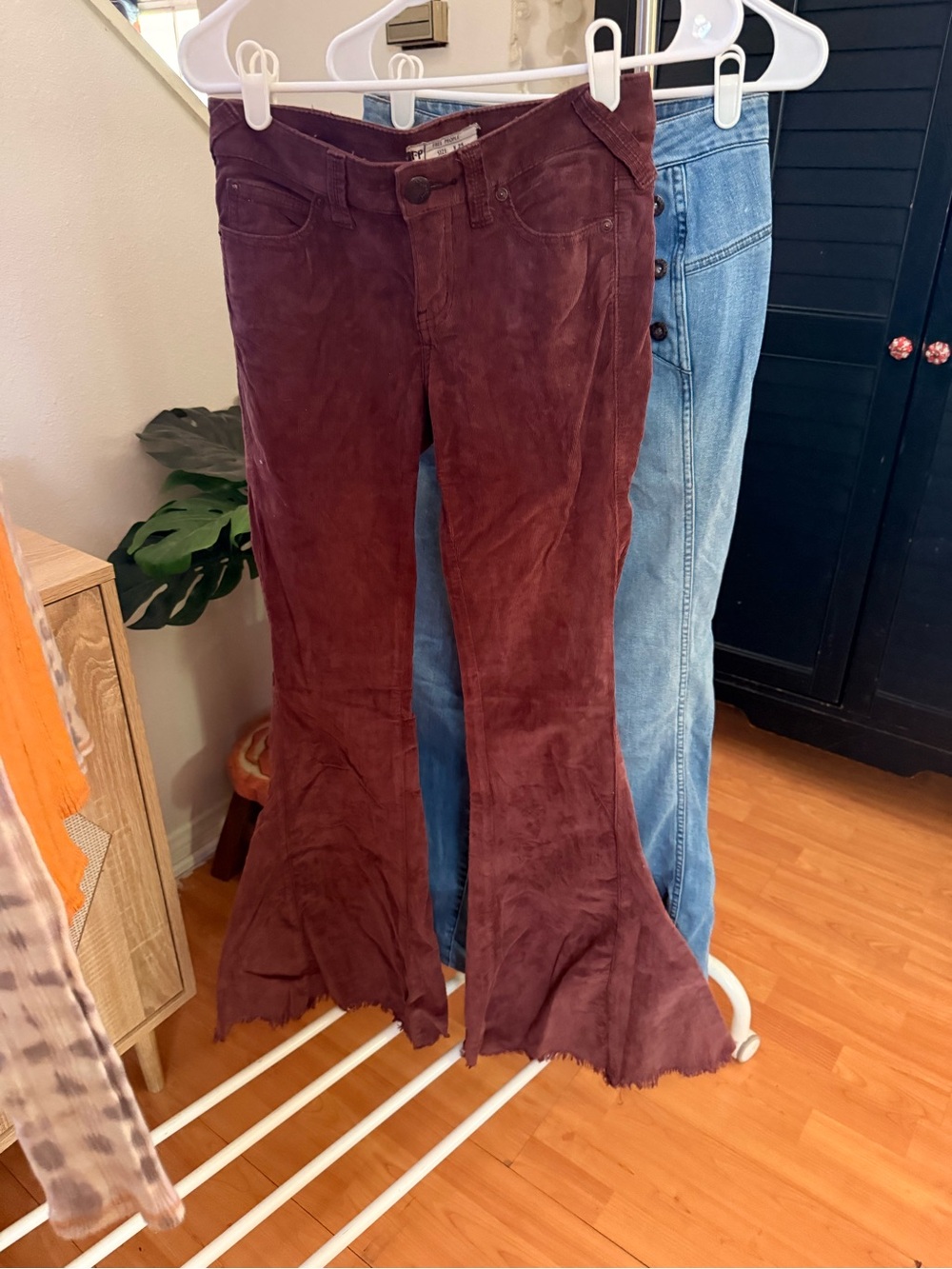Women’s corduroy Flared Pants in Burgundy